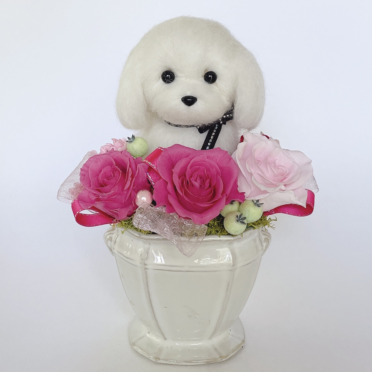 マルチーズのプリザーブドフラワーのアレンジメント（ピンク）　犬　母の日