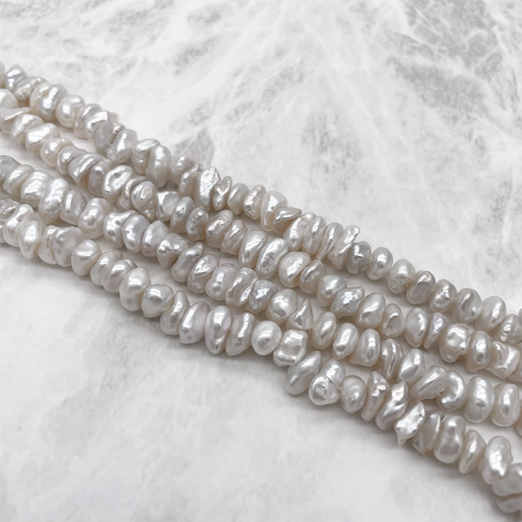 淡水パール 縦穴 花びら ペタル バロック ケシ 4粒 6~8mm*6~8mm シルバーホワイト系 小粒 5枚目の画像