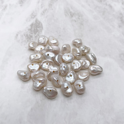 淡水パール 縦穴 花びら ペタル バロック ケシ 4粒 6~8mm*6~8mm シルバーホワイト系 小粒 3枚目の画像