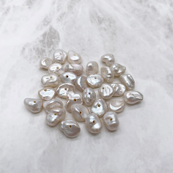 淡水パール 縦穴 花びら ペタル バロック ケシ 4粒 6~8mm*6~8mm シルバーホワイト系 小粒 3枚目の画像