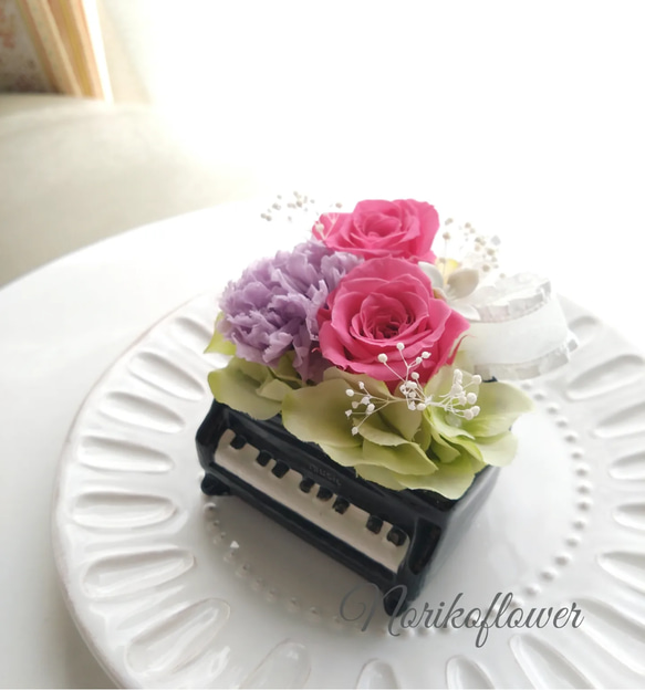 グランドピアノ ピンク プリザーブドフラワー　クリアケース付き  フラワー ギフト 発表会　プレゼント　ピアノ　 3枚目の画像