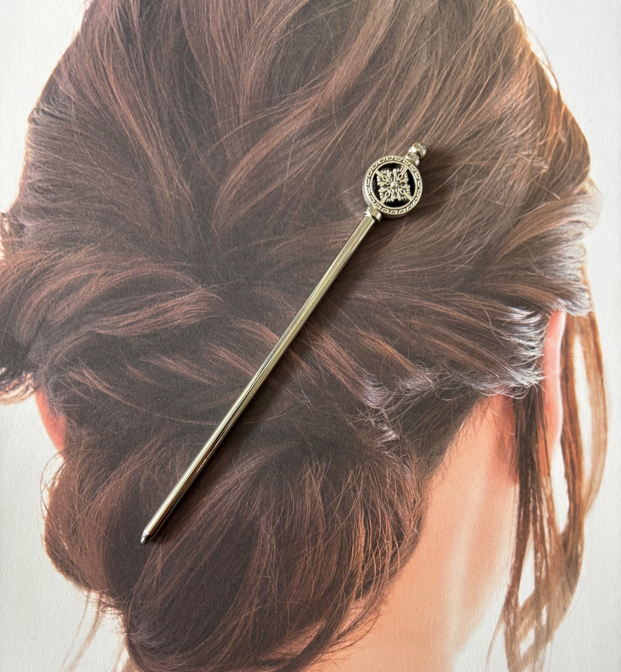 かんざし　エスニック透かし十字架のコインビーズ　シルバー　一本簪　シンプル　洋風　アンティーク風　クロス