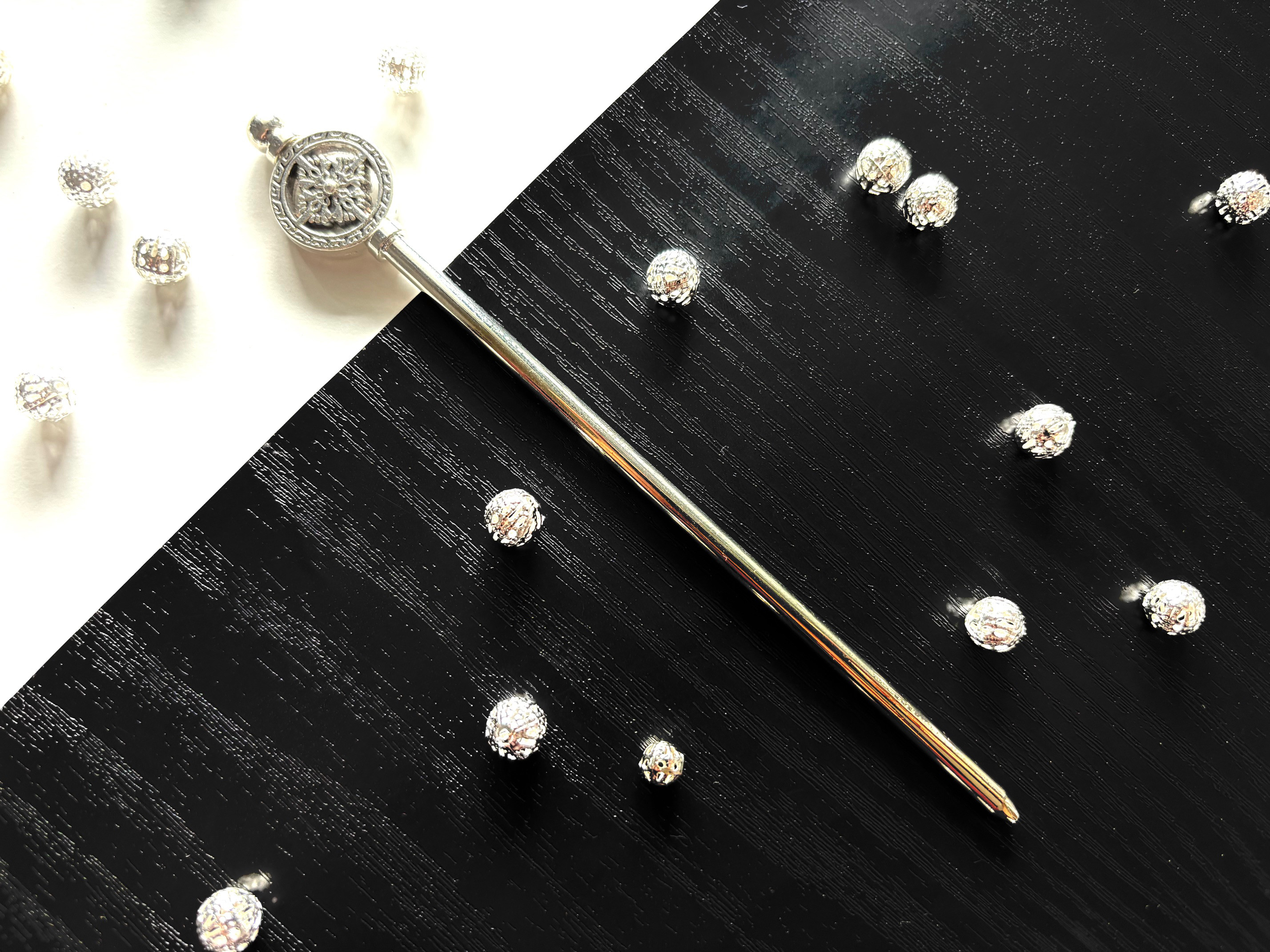 かんざし　エスニック透かし十字架のコインビーズ　シルバー　一本簪　シンプル　洋風　アンティーク風　クロス