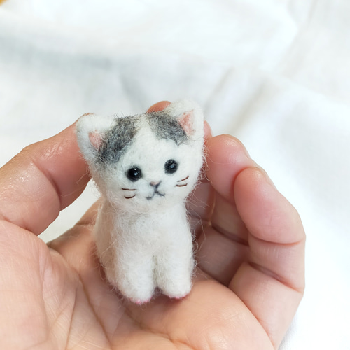 ◾受注制作 羊毛フェルトの小さな子猫(グレーぶち) 猫グッズ 猫 ◾受注制作 羊毛フェルトの小さな子猫(グレーぶち) 猫グッズ 猫