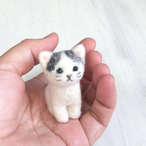 羊毛フェルト＊fluffy teddy【グレー】 ◾再販 羊毛フェルトの小さな子猫(グレーぶち) 猫グッズ 猫雑貨