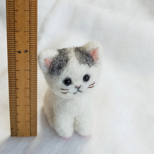 ◾再販 羊毛フェルトの小さな子猫(グレーぶち) 猫グッズ 猫雑貨