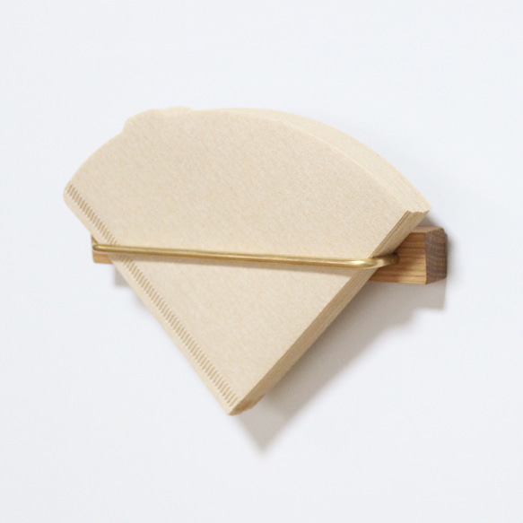 コーヒーフィルターホルダー 【 オーク × 真鍮 】マグネットタイプ おしゃれ かわいい 木製 ペーパーフィルター 珈琲 4枚目の画像
