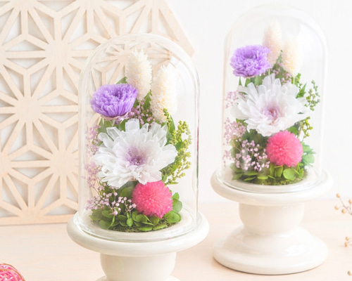 仏花一対 左右対称 ドーム型 プリザーブドフラワー 菊をベースに制作 薄紫 仏花」ことね菊のガラスドーム プリザーブドフラワー＜受注制作