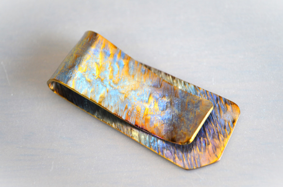 Titanium money clip・純チタンマネークリップ・青金裏木目AA・５2mm 2枚目の画像