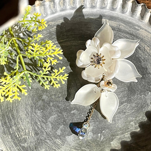 コットンパールのお花ブローチ コサージュ | iichi 日々の暮らし