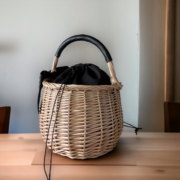 軽さが特徴　持ちやすいかごバッグ　コロンと丸いりぼんのバッグ 2枚目の画像