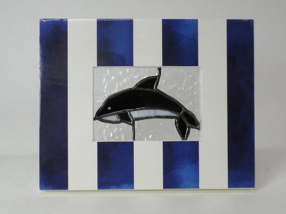 ステンドグラス 2色のイルカのパネル(スタンド付) ステンドグラス