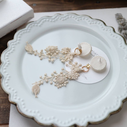 再販】2way♡ビーズ刺繍とレースタッセル（ベージュ）のピアス