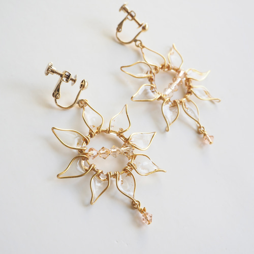 太陽のイヤリング☆ スワロフスキークリスタルビーズ ［名前入りセミ