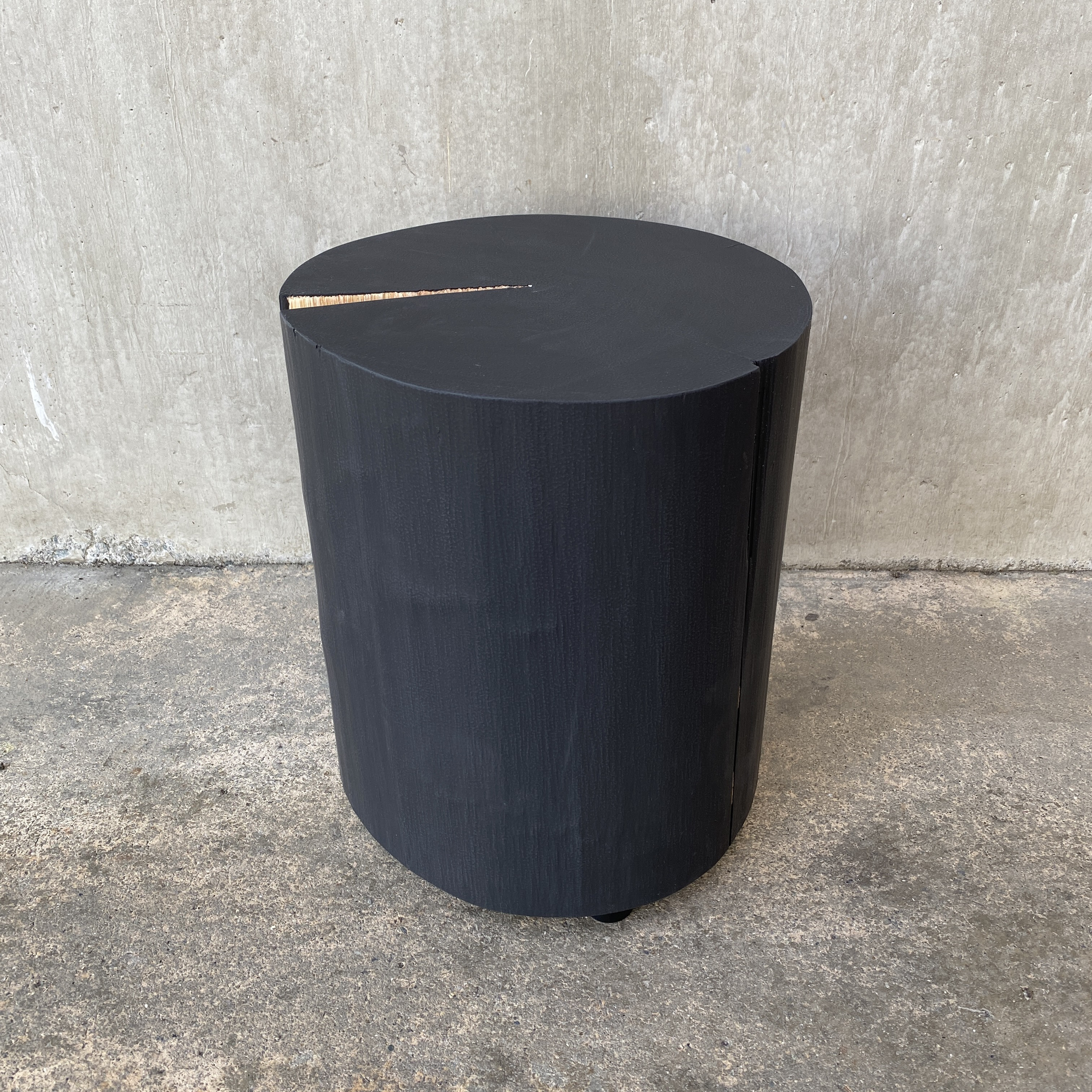 【黒板塗料を塗った切り株】ヒノキ 丸太 チョークアート ウェルカム 什器 カフェ インテリア 案内表示 ショップ