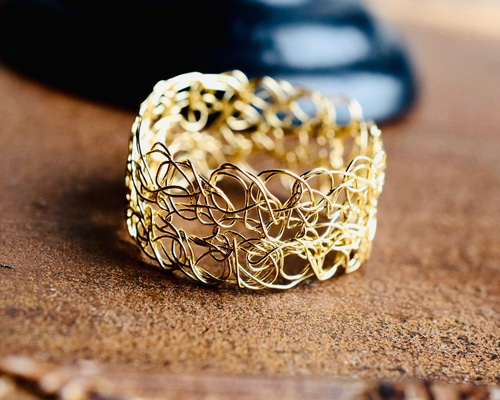 リボンコード編みリング [ミラノ・デザイン賞受賞作品] ゴールド