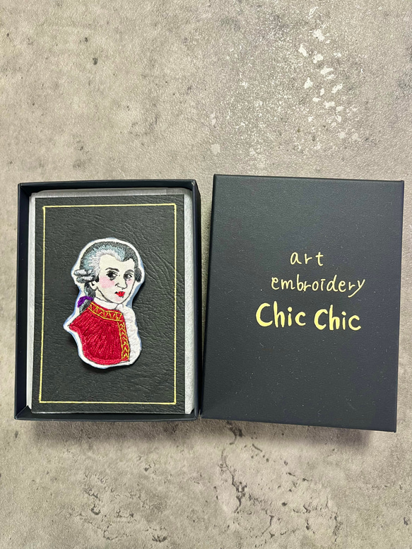 モーツァルト】刺繍 絵画ブローチ 人物アクセサリー 個性的 ブローチ