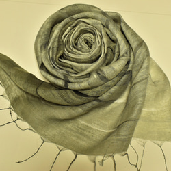 「色が変化する麴塵染め」二重紗織りシルク１００％ストール　 7枚目の画像