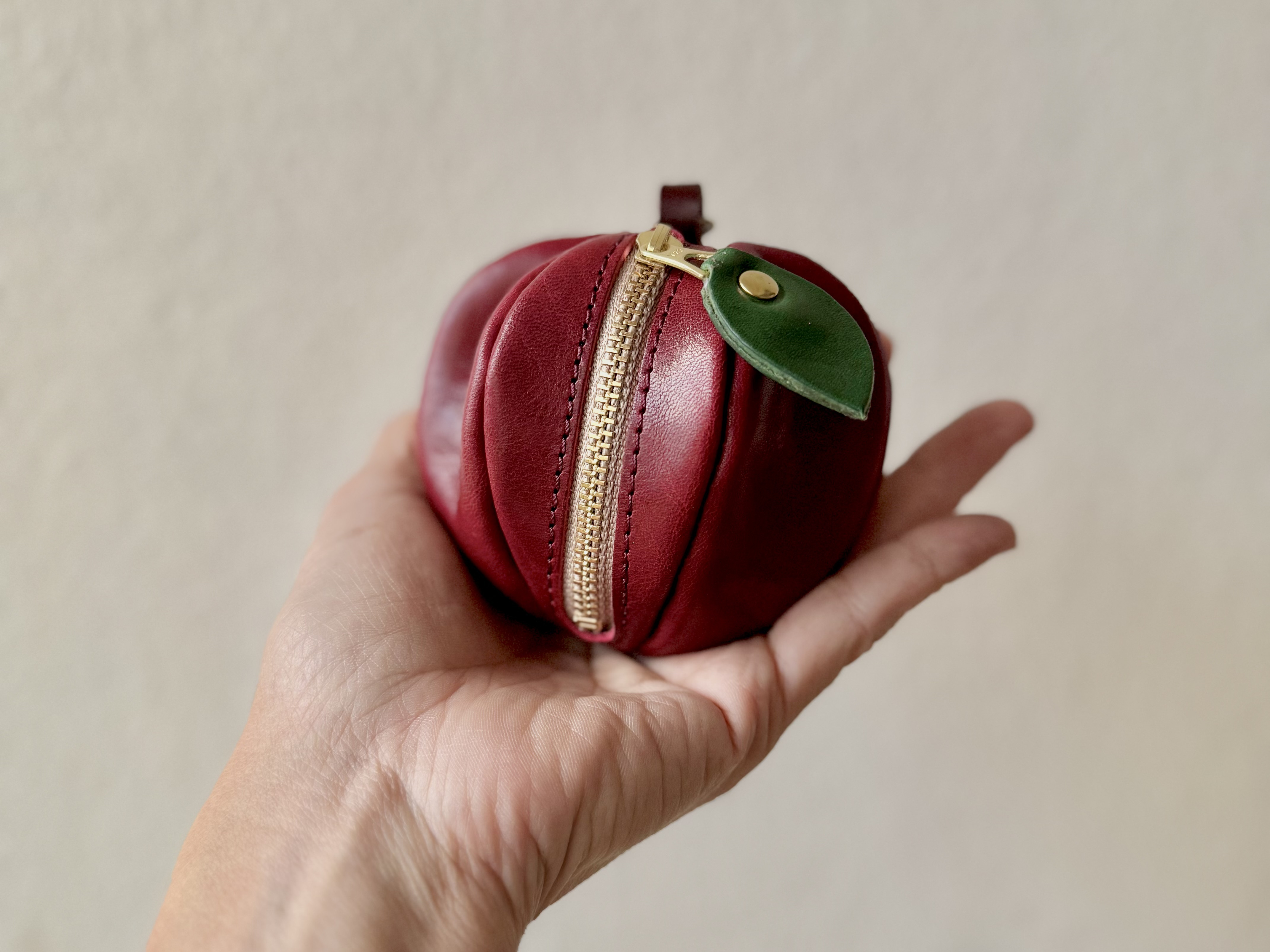 革果実　ミニポーチ「りんご」宵紅【受注製作（製作期間約10日）】