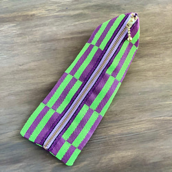 【段違い縞】畳縁　テトラ型　ペンケース　しましま　紫　蛍光グリーン 4枚目の画像