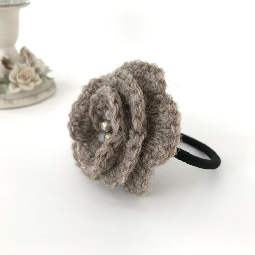 フラワー 毛糸編み ヘアゴム ベージュ かぎ針編み 花 ヘアゴム