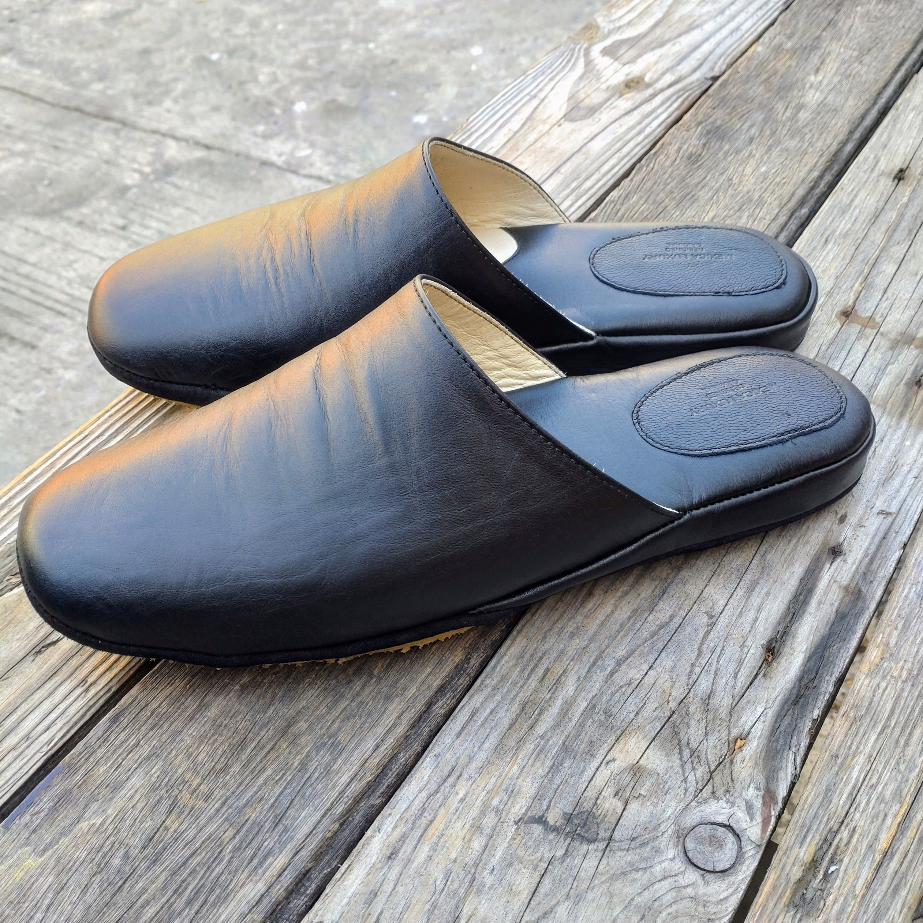 ◇サイズ無料調整可能◇本革レザー◇新ソール◇足に馴染む本革スリッパ◇23.5〜29cm◇ブラック◇1番人気◇ホテル仕様◇