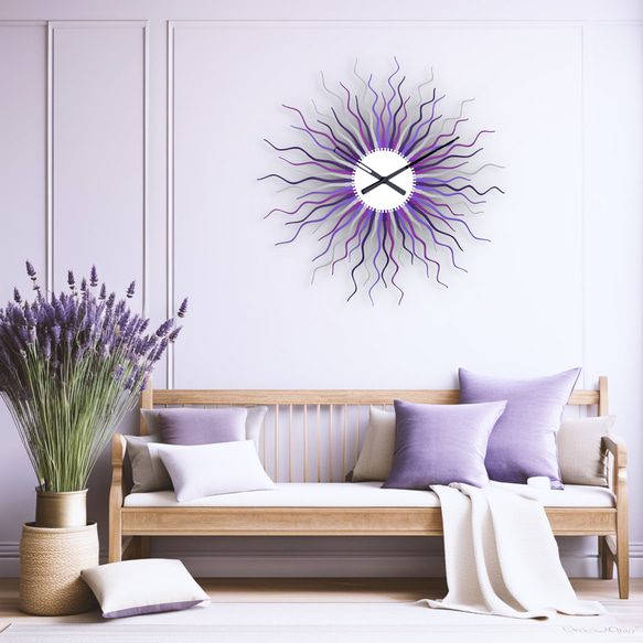 Medusa lavender - 紫とグレーの色合いのモダンな木製壁掛け時計 1枚目の画像