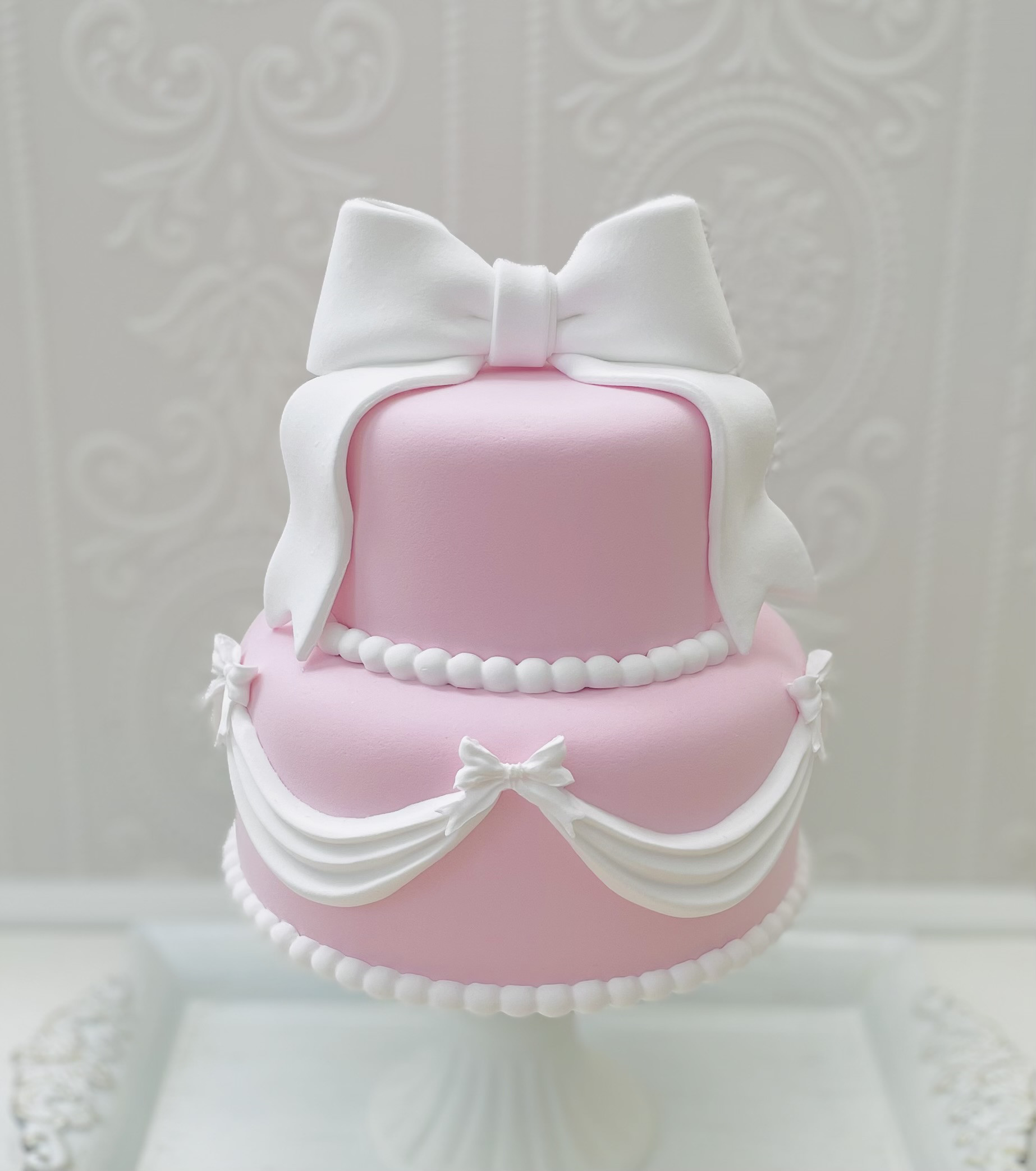 ふわふわリボンのクレイケーキ✳︎ピンク＊色変更可＊フェイクケーキ＊推しケーキ＊バースデー＊ウェディング