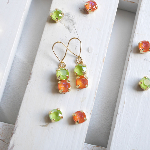 グリーン＆オレンジの夏色オレンジ2色クリスタルピアス ピアス（フック