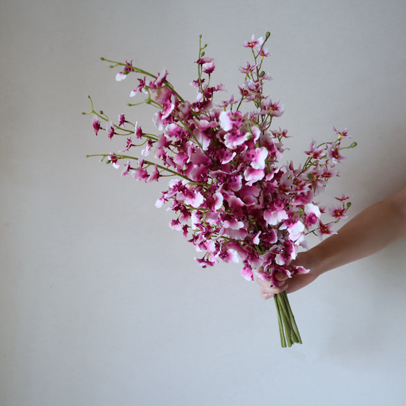 オンシジュームクラッチブーケ♡ シングルブーケ アーティフィシャルフラワー ウェディングブーケ オンシジュームクラッチブーケ♡ ウェディングブーケ MYK1556637379(12032円)