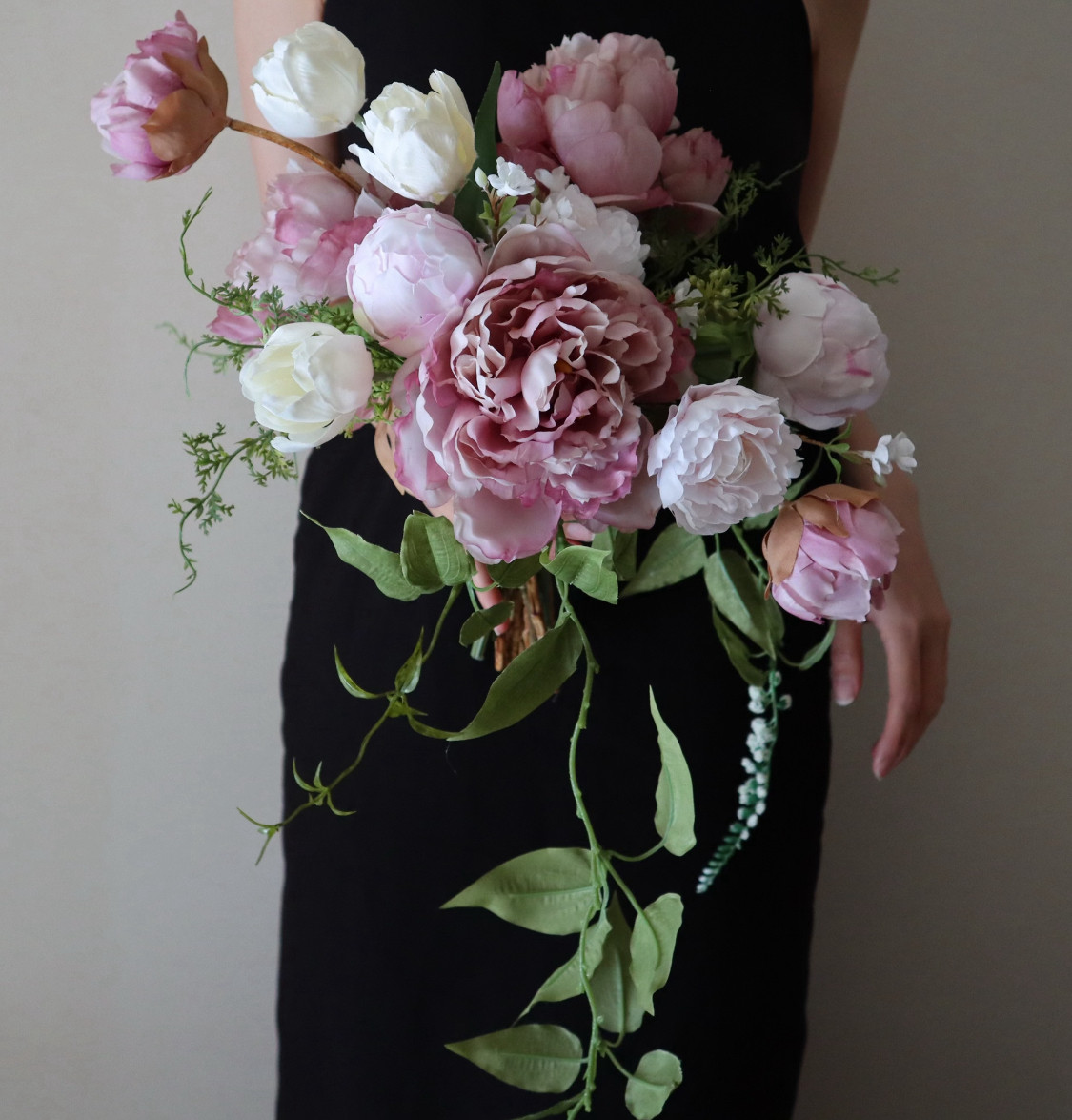ピオニーがたぷんとかわいいクラシックピンクの大人ブーケ♡ アーティフィシャルフラワー