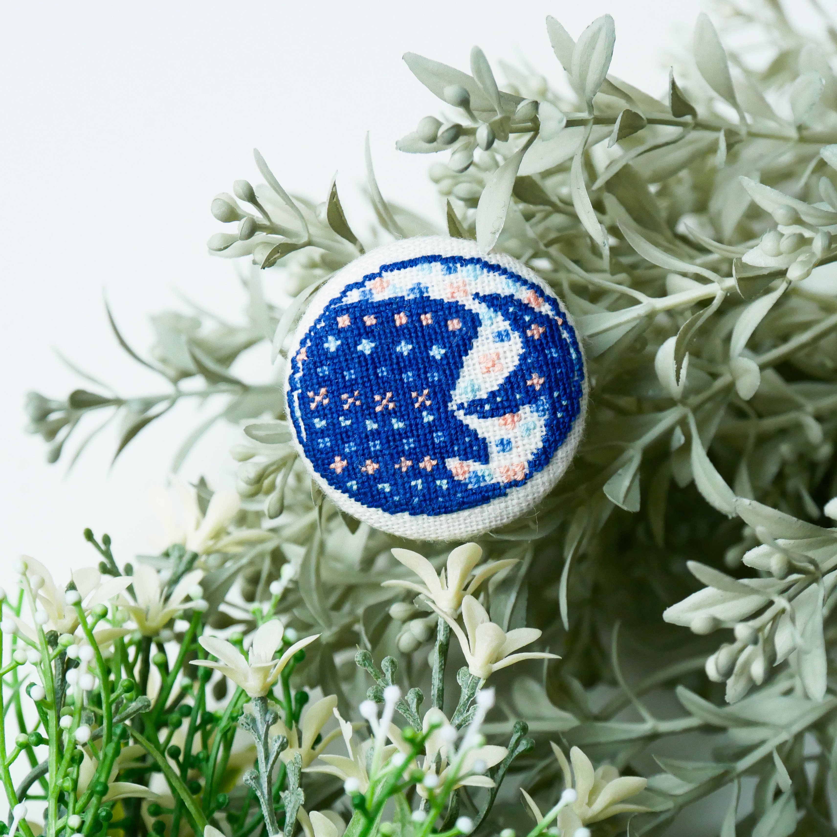 kei　胡桃樹皮　花ブローチ kei 胡桃樹皮 花ブローチ kei 胡桃樹皮 花ブローチ sasakihitomi