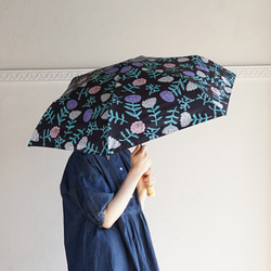 UVカット折りたたみ傘 flower black 紫外線99.9%カット 晴雨兼用 163459 竹ハンドル 日傘 雨傘 10枚目の画像