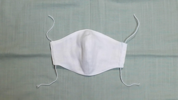 大人用立体マスク ホワイト 息がしやすい 日本製 ４重ガーゼ 洗濯可 1枚目の画像