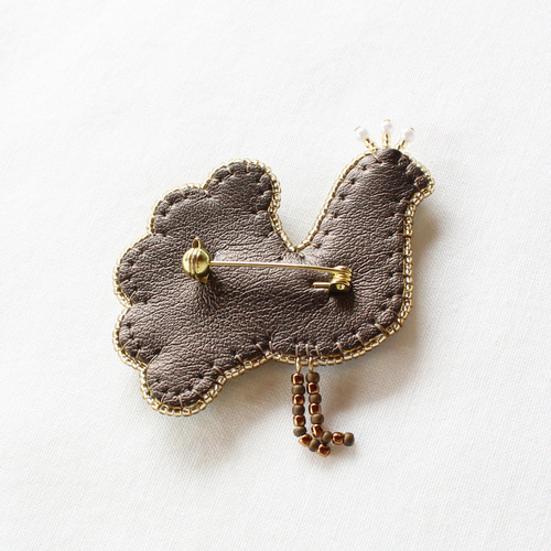 青い孔雀 ブローチ【ビーズ刺繍】 ブローチ KINO 通販 8842981｜Creema