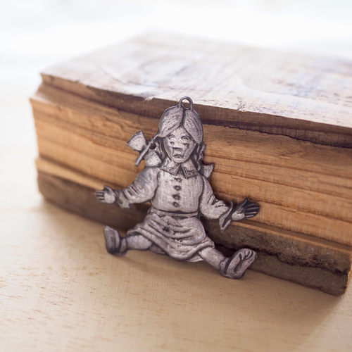 uma58Helbig工房の手彫り人形(ドイツ製) Helbig工房の手彫り人形(ドイツ製)