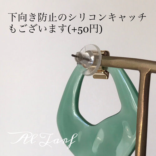 花びらのようなドイツ製アクリルの大ぶりフープピアス/イヤリング