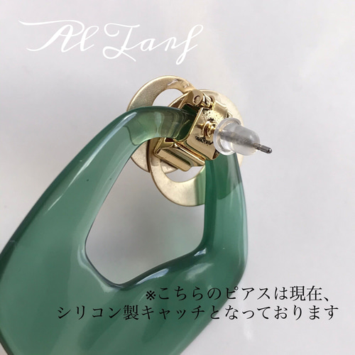 花びらのようなドイツ製アクリルの大ぶりフープピアス/イヤリング