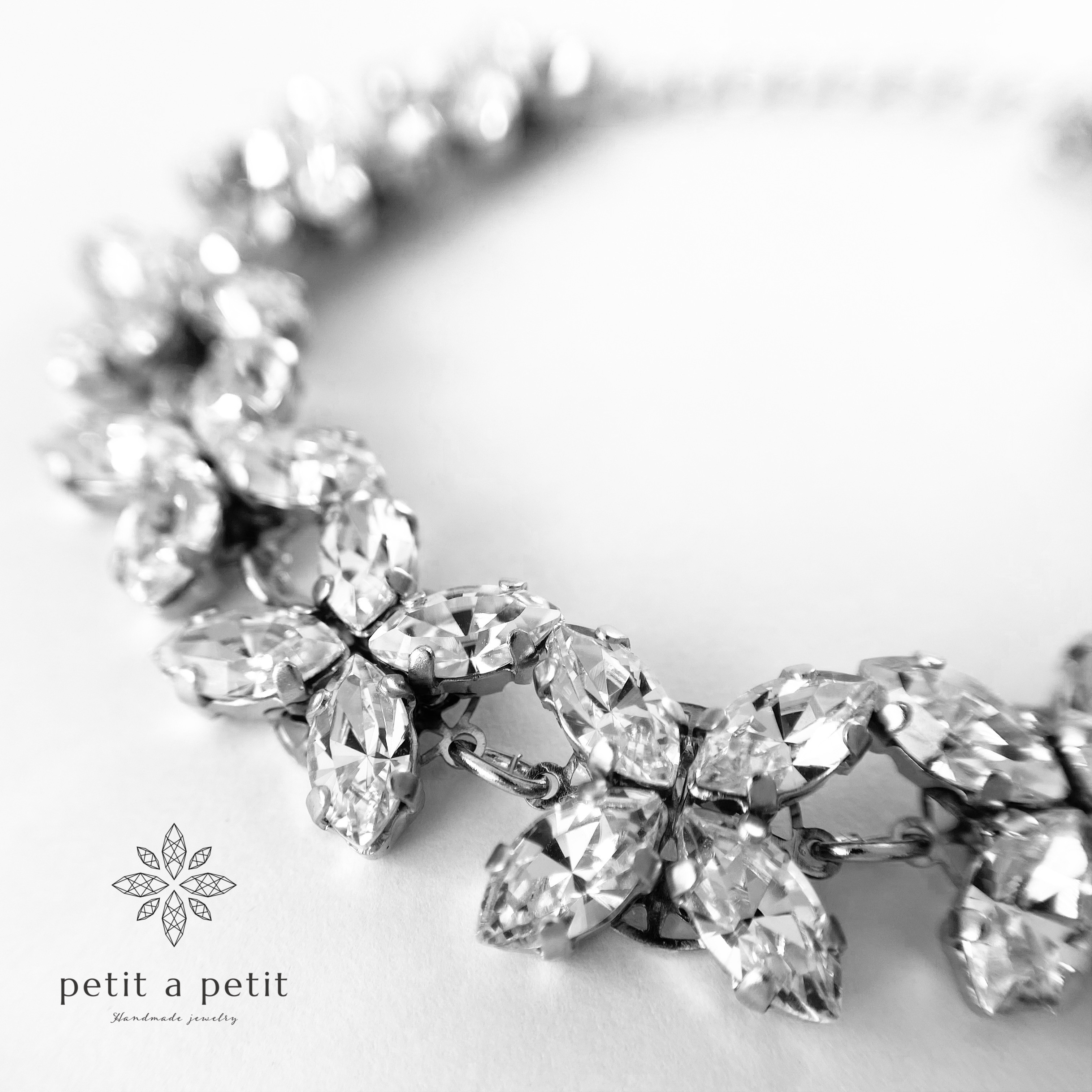 国内送料無料 総スワロフスキー®︎ Fleur ブレスレット ギフトボックス付