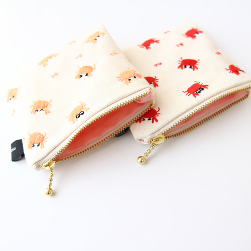 10㎝ファスナー〉カニ刺繍ポーチ ポーチ 手刺繍小物moistures 10㎝ファスナー〉カニ刺繍ポーチ ポーチ 手刺繍小物moistures
