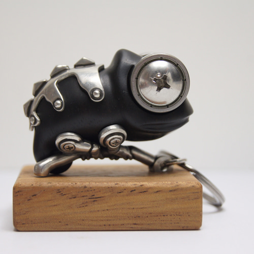 金木工房 黒檀 カメレオン の 置き物 キーホルダー カメレオン 黒檀（木材）ピューター（金属）キーホルダーや置物