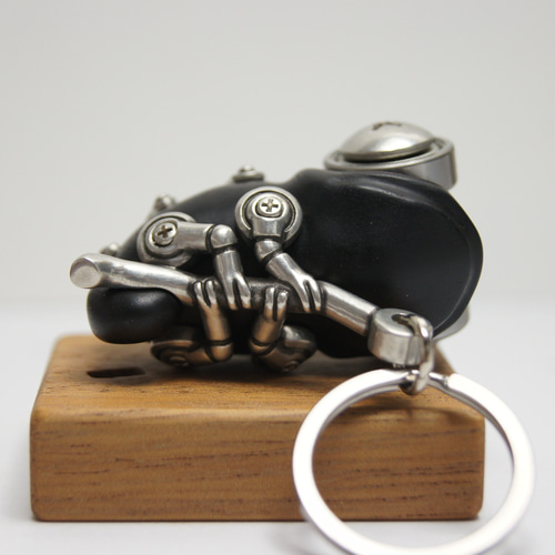 カメレオン 黒檀（木材）ピューター（金属）キーホルダーや置物