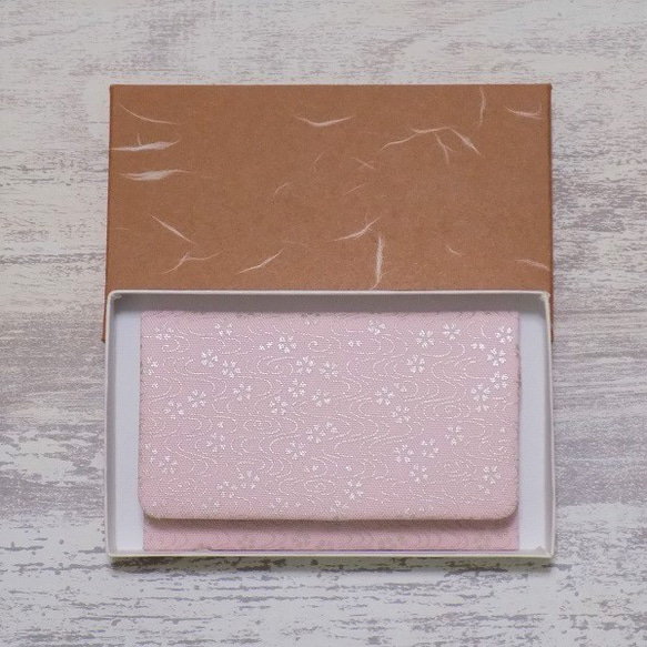 金彩工芸　桜に流水　銀仕上げ　コットンオックス薄ピンク色地製　「名刺入れ・カードケース」 11枚目の画像