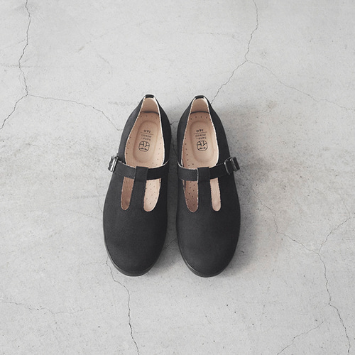 Tストラップシューズ｜足あたりやわらか｜【スエード調ブラック