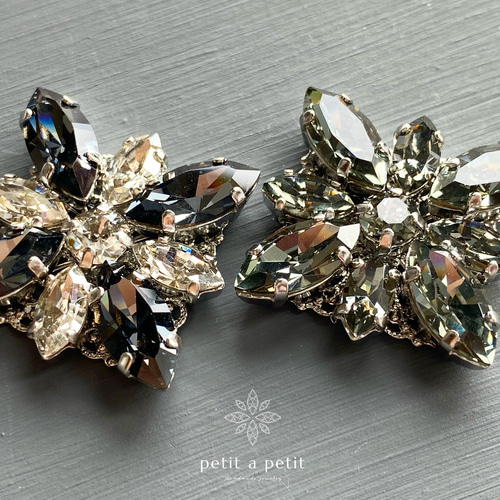 スワロフスキー®︎ ブローチ(L) clématite【Ltサファイア スワロフスキー®︎ ブローチ(L) clématite【Ltサファイア