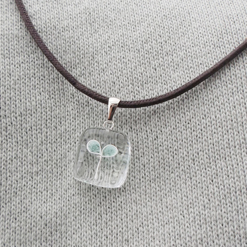 双葉 ガラス ネックレス ペンダント チョーカー 小ぶり 植物