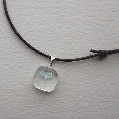 双葉 ガラス ネックレス ペンダント チョーカー 小ぶり 植物