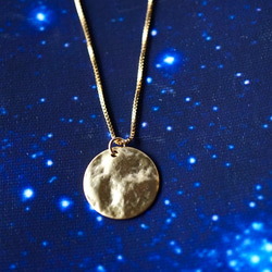 満月のようなコインのネックレス　（14kgfチェーン）金属アレルギー対応　月　コインネックレス　丸　まる　ゴールド 8枚目の画像