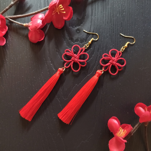 吉祥結びとタッセルのピアス(イヤリング)（赤）【チャイナ【中華風