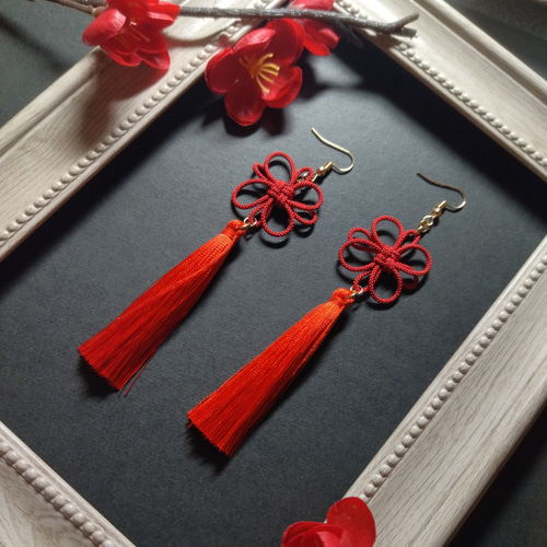 吉祥結びとタッセルのピアス(イヤリング)（赤）【チャイナ【中華風